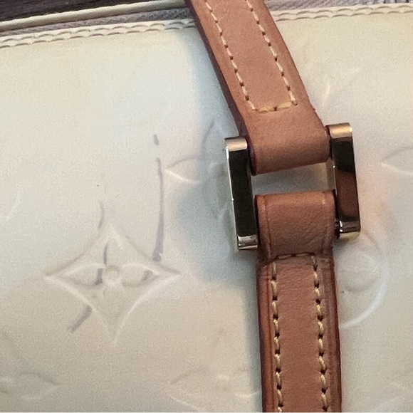 LOUIS VUITTON Vernis Yellow Leather Bedford Monogram Shoulder Bag - Picture 10 of 14